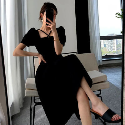 黑色连衣裙女夏新款高级感收腰修身显瘦赫本风方领时尚小黑裙休闲